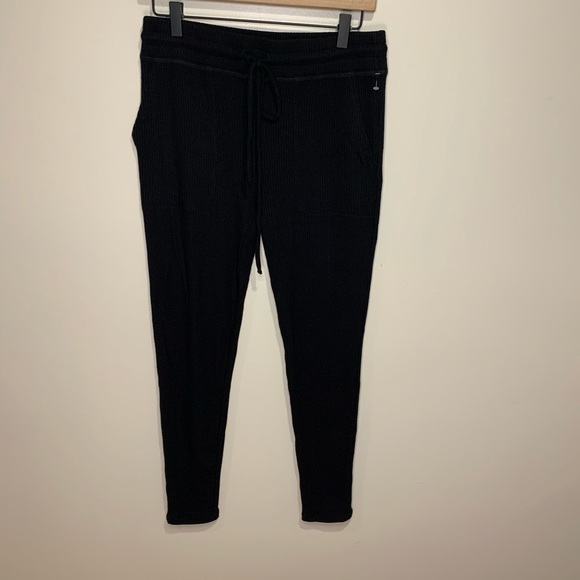 NWOT Beyond Yoga Midi Jogger - Picture 2 of 6